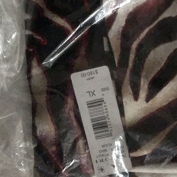 Kuma Robe & 2pc Pjs. - Picture 8 of 11